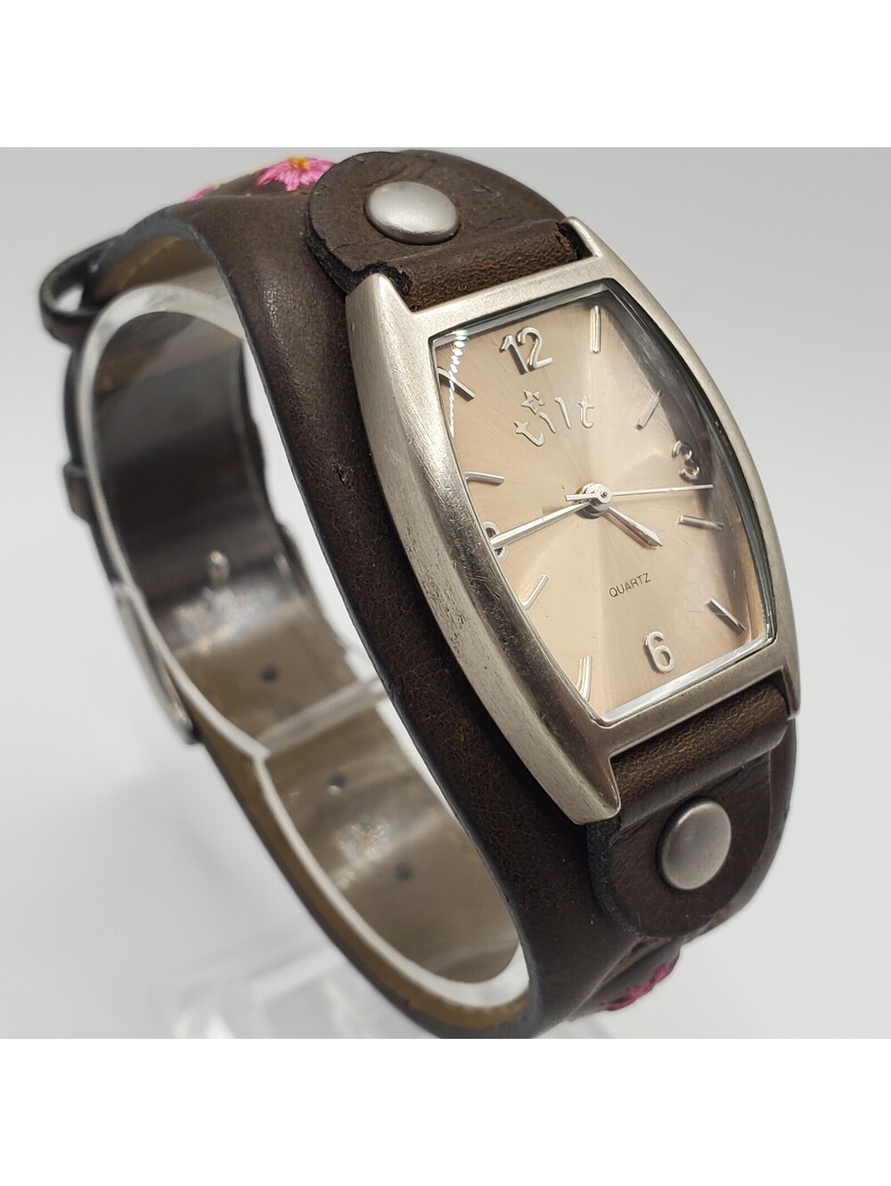 Tilt Leather Flower Band Watch New Battery Silver Tone